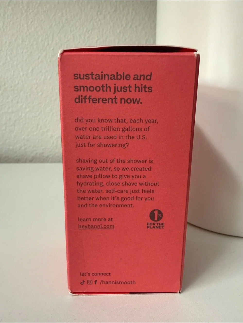 Hanni Shave Pillow- smoother shaves, no rinsing required BRAND NEW IN BOX!